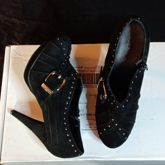 BCBG Generation Silver Studded Black Suede Booties With Buckles (8) GUC - Picture 5 of 13